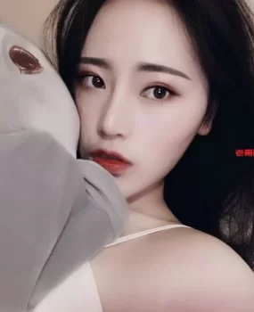 看起来很可爱，文静的妹妹