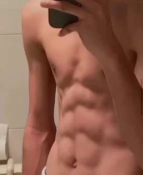 身材挺好的帅哥