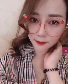 身材挺好，服务好，长得还行